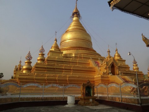 Kuthodaw Pagoda 固都陶塔寺