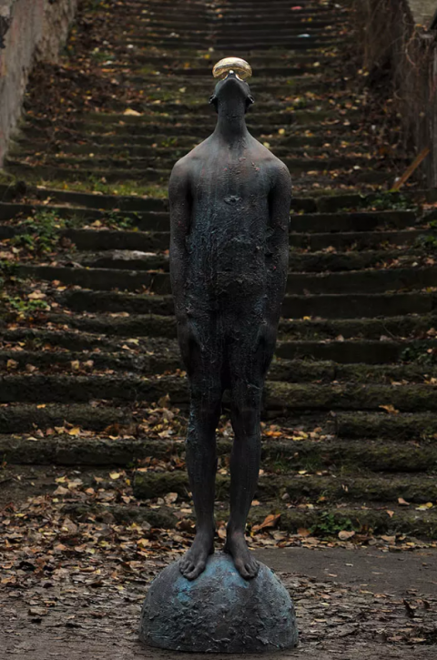Raindrop statue