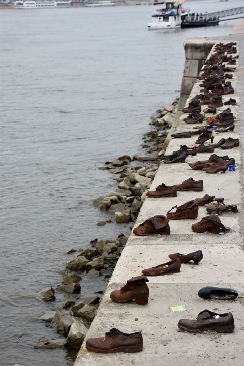 The Shoes On The Danube Bank 多瑙河岸上的鞋子
