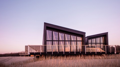 OfficeUntitled creates comfy cabins and spacious clubhouse for luxury Oregon campground｜OfficeUntitled為豪華的俄勒岡露營地創造舒適的小屋和寬敞的俱樂部會所