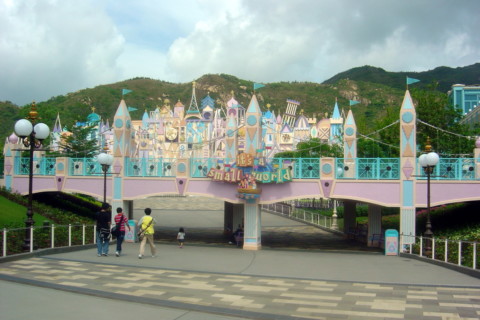 Hong Kong Disneyland – It’s a small world 香港迪士尼樂園 – “小小世界”