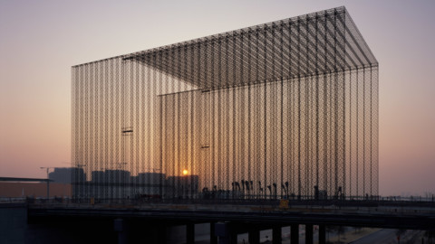 Asif Khan unveils carbon-fibre latticed gates for Dubai Expo 2020｜Asif Khan為2020年迪拜世博會揭開碳纖維格子門的大門