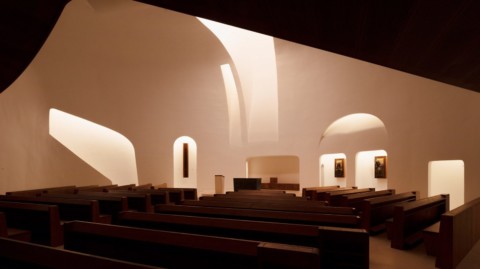 Robert Gutowski Architects designs minimal church interior in response to changes in modern worship｜羅伯特·古托夫斯基（Robert Gutowski）建築師設計了最小的教堂內部，以適應現代崇拜的變化