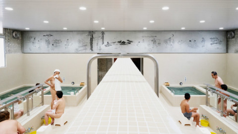 Schemata Architects updates traditional Japanese bathhouse with tiles and Towada stone｜Schemata Architects用瓷磚和十和田石材更新了傳統的日本浴室