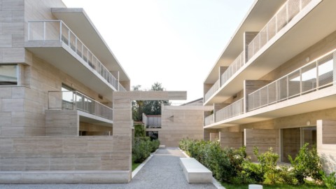 Álvaro Siza and COR Arquitectos create travertine housing in Lombardy｜ÁlvaroSiza和COR Arquitectos在倫巴第創建石灰華房屋