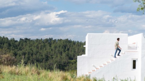 Ibizan architecture influences white walls of Casa Elisa in Argentina｜伊維薩（Ibizan）建築影響阿根廷卡薩伊麗莎（Casa Elisa）的白牆