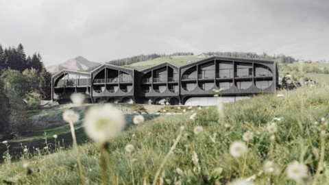 Peter Pichler draws on agricultural vernacular for Italian Alpine hotel｜Peter Pichler為意大利阿爾卑斯山酒店借鑒農業特色