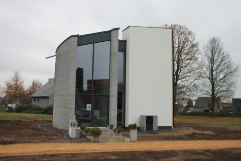 Kamp C completes two-storey house 3D-printed in one piece in situ｜Kamp C在原位完成3D打印的兩層房屋