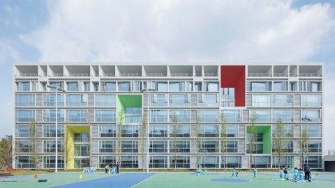 Monoarchi designs gridded facade with colourful accents for school in China｜Monoarchi為中國學校設計了帶有多彩裝飾的網格立面