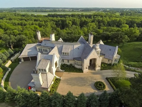 Hilltop Manor by Murphy & Co. Sells for $5.3M in Eden Prairie, MN｜Murphy＆Co.公司的Hilltop Manor在明尼蘇達州伊甸草原以530萬美元的價格出售