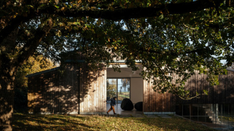 Thomas Randall-Page transforms Devon barn into light-filled artist’s studio｜托馬斯·蘭德爾·佩奇（Thomas Randall-Page）將德文郡穀倉改造成充滿光彩的藝術家工作室